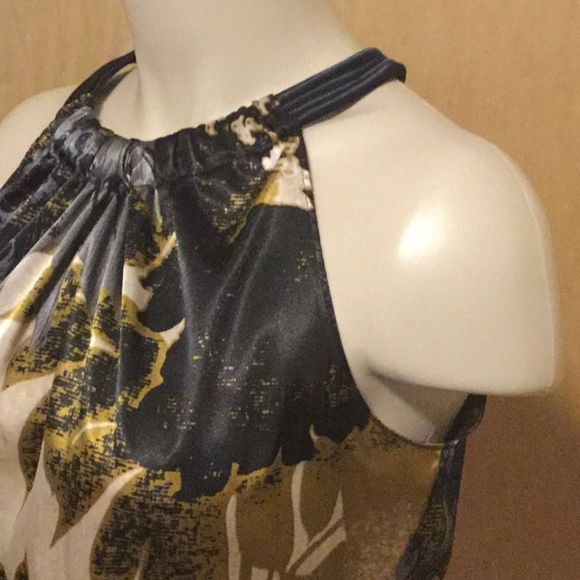 Halter golden print silky blouse - Picture 2 of 8